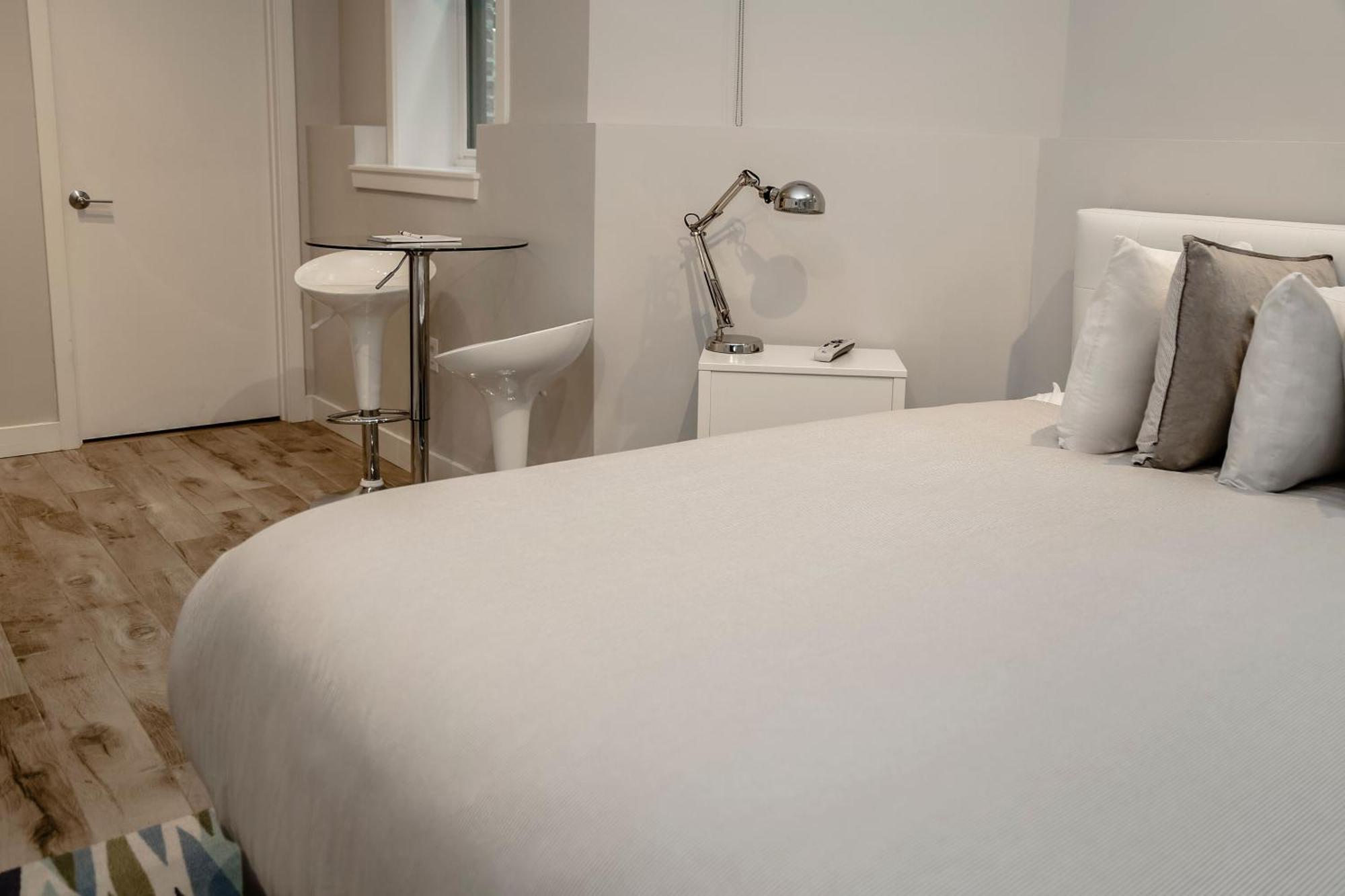 A Stylish Stay W/ A Queen Bed, Heated Floors.. #3 Бруклін Екстер'єр фото